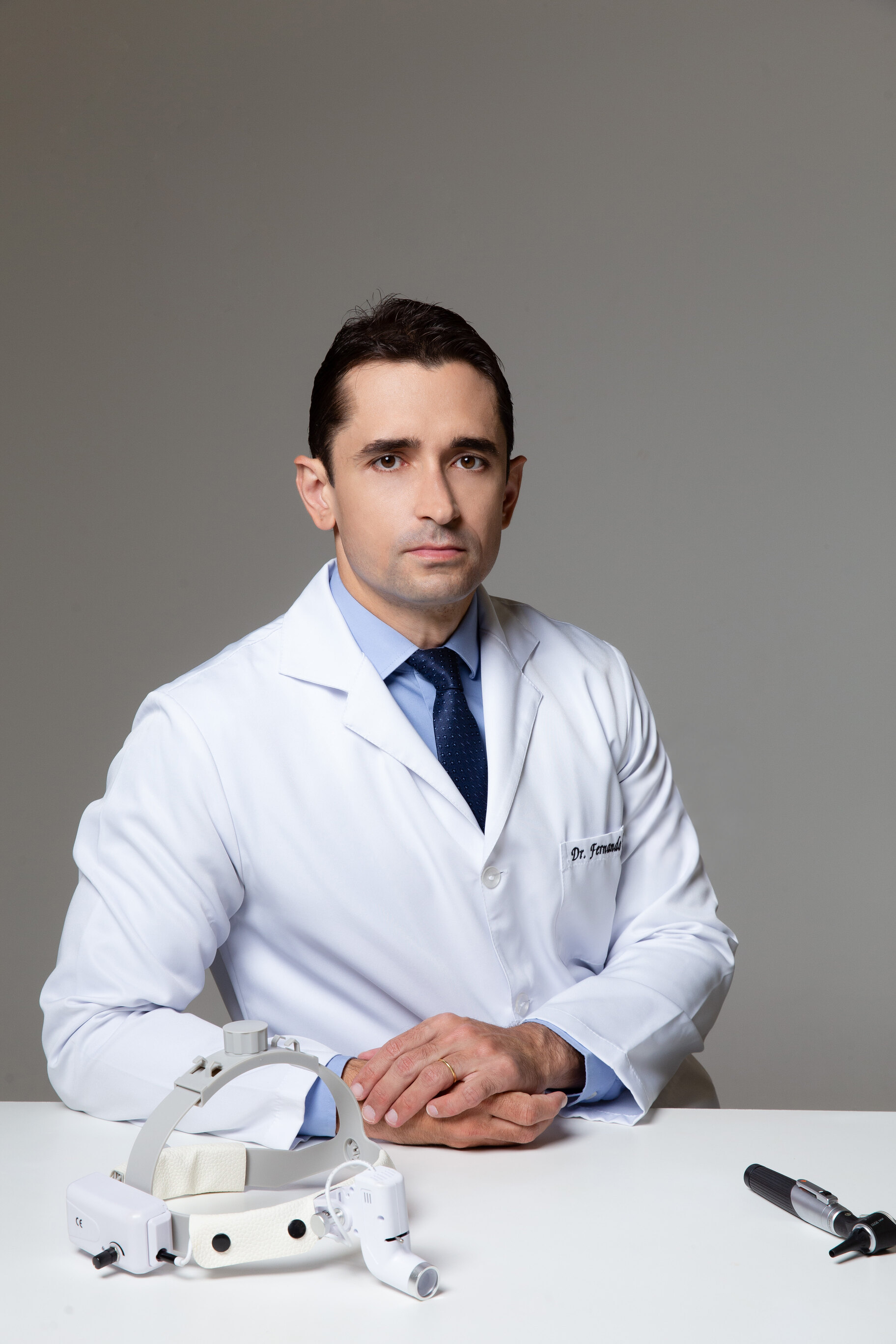 Dr. Fernando Massa Correia em avaliação otológica